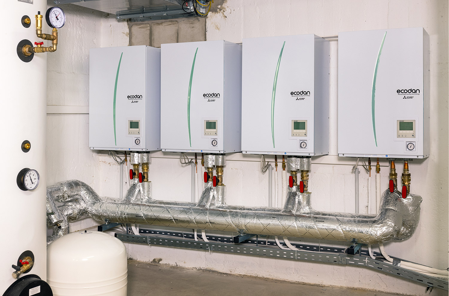 Hydroboks montert på vegg. Foto.