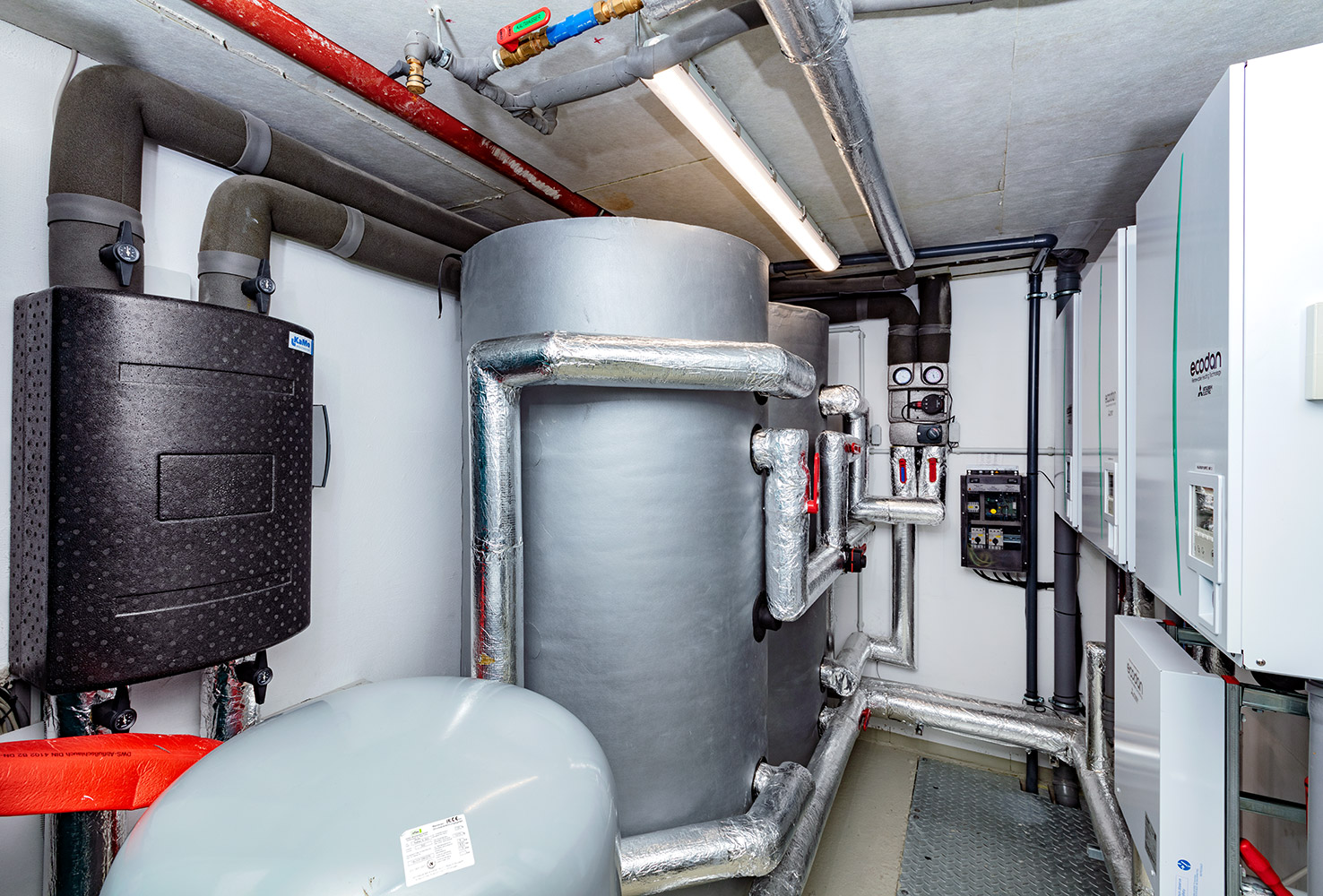 Maskiner i rom. Foto.